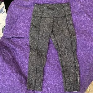 Lululemon dotted crop tights with seamless edge